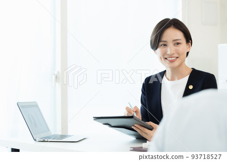 聽客戶的律師 93718527