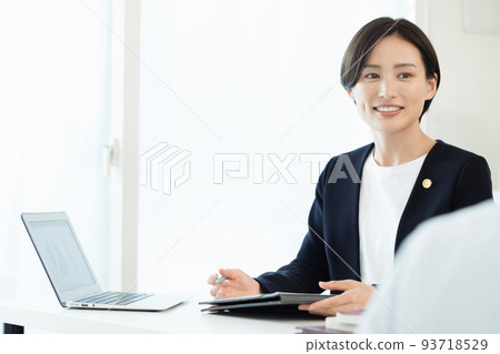 聽客戶的律師 93718529