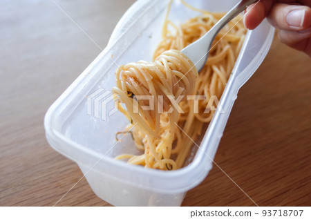 Cod roe spaghetti made in the microwave Cod roe spaghetti made in the microwave 93718707