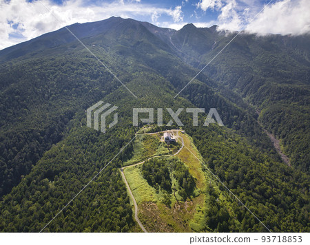 Magnificent view of Mt. Ontake and Mitake ropeway summit station, Kiso Town, Nagano Prefecture (aerial shot by drone) Magnificent view of Mt. Ontake and Mitake ropeway summit station, Kiso Town, Nagano Prefecture (aerial shot by drone) 93718853