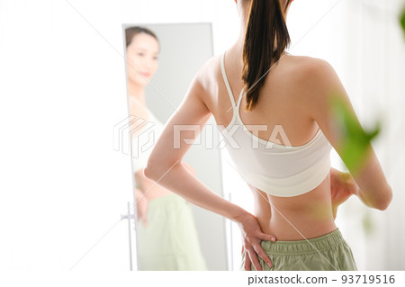 A woman who cares about her waist on a diet 93719516