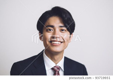 二十多歲穿西裝的商人 93719931