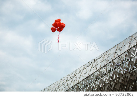 Bunch of red balloons in the sky 93722002