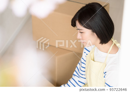打掃父母家的女人 93722646