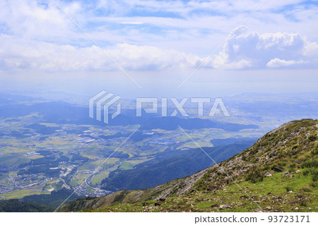 夏末的伊吹山 93723171