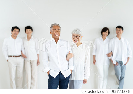 Middle generation senior generation couple Middle generation senior generation couple 93723886