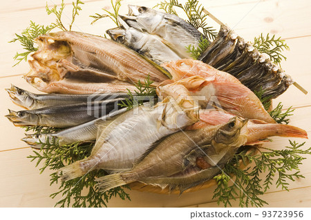 濾鍋裡的干魚 濾鍋裡的干魚 93723956