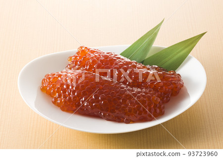 Sujiko served in a bowl 93723960