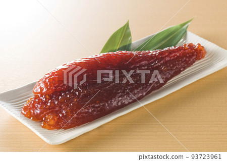 Sujiko served in a bowl 93723961