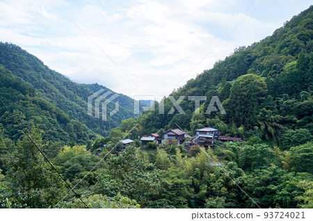 A village along the Oiso-Koiso forest road [Minobu-cho, Minamikoma-gun, Yamanashi Prefecture] 93724021