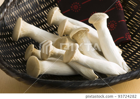 King oyster mushrooms served in a colander King oyster mushrooms served in a colander 93724282