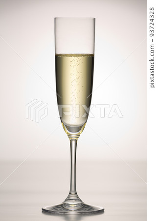 香檳杯中的香檳 93724328