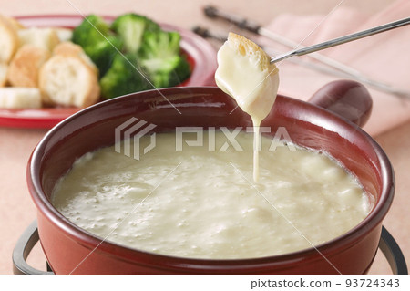 Lifting with cheese fondue 93724343