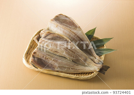 阿特卡鯖魚在濾鍋中的開口 93724401