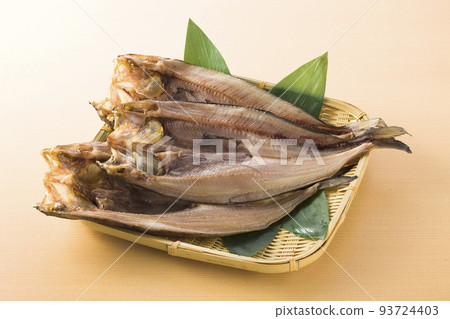 阿特卡鯖魚在濾鍋中的開口 93724403