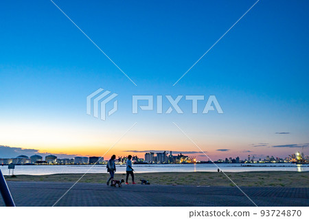 千葉港塔夜景散步情侶 千葉港塔夜景散步情侶 93724870