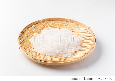 由蒟蒻麵條製成 93725820