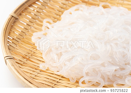 由蒟蒻麵條製成 93725822