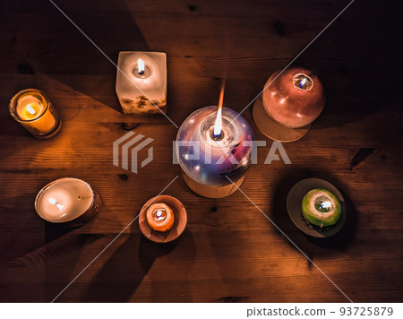 table with candles 93725879