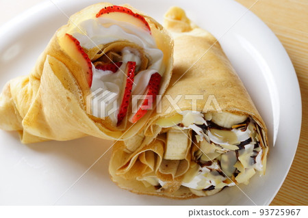 Strawberry Crepe Chocolate Crepe Strawberry Crepe Chocolate Crepe 93725967
