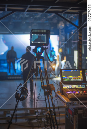 stream at a concert in a hall without spectators stream at a concert in a hall without spectators 93727053