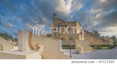 Jantar Mantar is an observatory in the city of Jaipur. 93727589