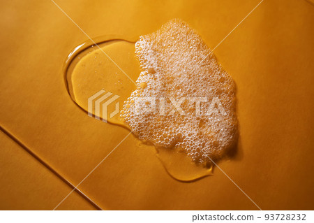 A drop of gel and the texture of the foam. It can be the texture of shampoo, shower gel or dishwashing detergent. 93728232