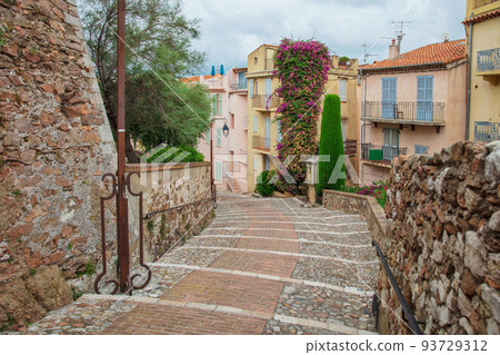 Descent from the Le Suquet hill 93729312