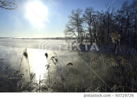 Lake Utonai and the air storm in the middle of winter Lake Utonai and the air storm in the middle of winter 93729726