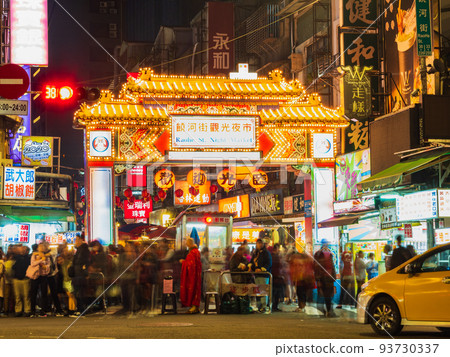 Taipei Raohe Street Tourist Night Market *partially soft focus Taipei Raohe Street Tourist Night Market *partially soft focus 93730337