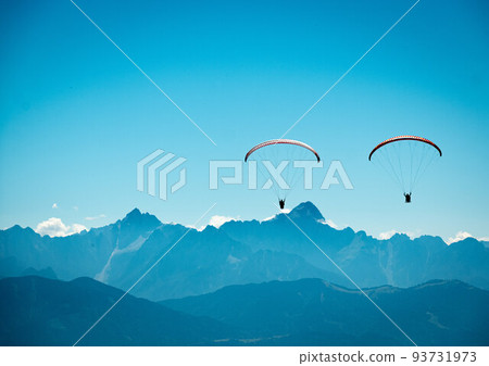 Paragliders flying above Mt. Gerlitzen 93731973
