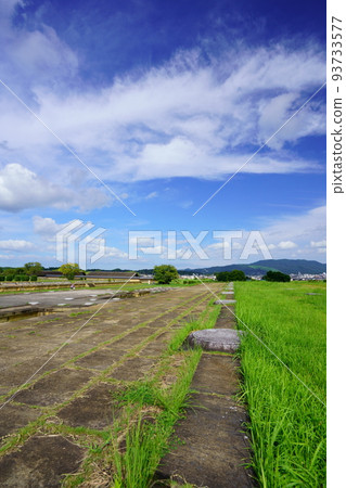 夏末時，奈良平城京遺跡，第二大極殿，若草山方向 93733577