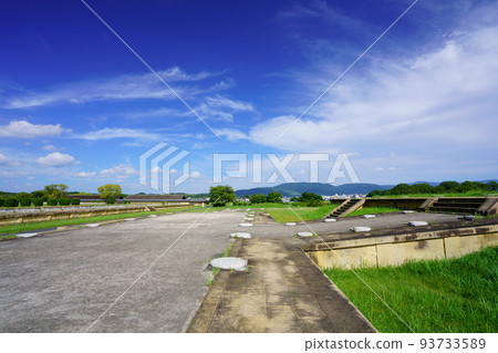 夏末時,奈良平城京遺跡,第二大極殿,若草山方向 夏末時,奈良平城京遺跡,第二大極殿,若草山方向 93733589