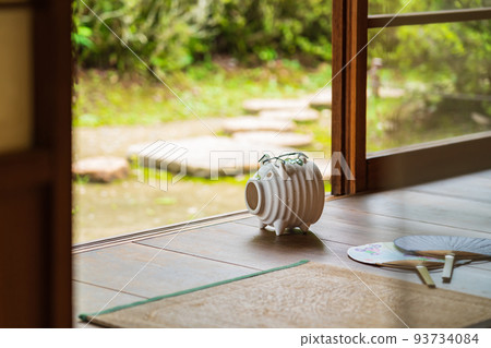 Mosquito pig on the porch ・Summer image 93734084