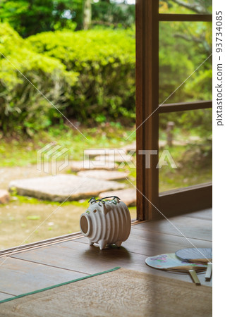 Mosquito pig on the porch ・Summer image 93734085