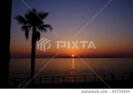 日落海灘和海岸風光 93734304