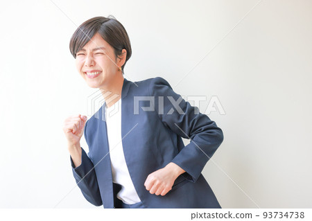 以跑步姿勢微笑的女人 2 93734738