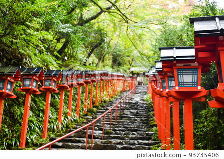 [Kyoto Sightseeing] Kifune Shrine Stairway Lanterns and Approach_Power Spots for Marriage and Ushi no Toki 93735406