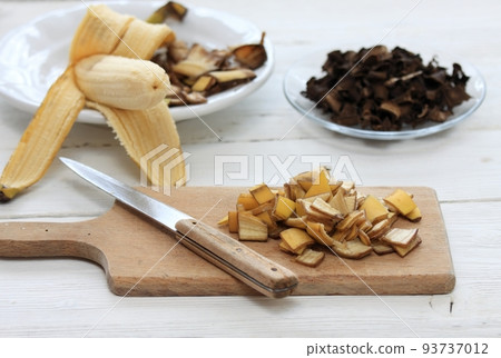 Fresh and dried banana peel good for plant fertilization Fresh and dried banana peel good for plant fertilization 93737012