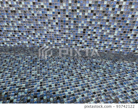 Wall where water flows 93742122