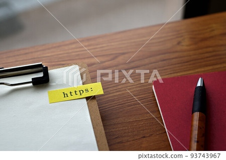 印有超文本傳輸協議安全縮寫的便箋 93743967