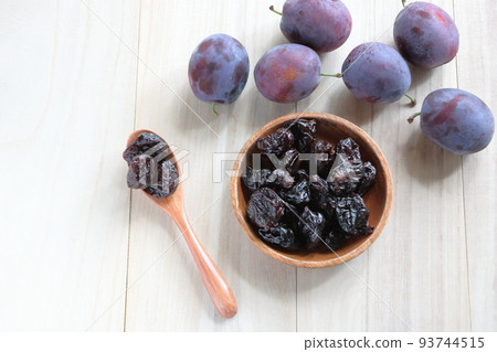 dried prunes dried prunes 93744515