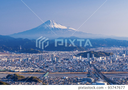 （靜岡縣）靜岡市街景和富士山/黎明 93747677