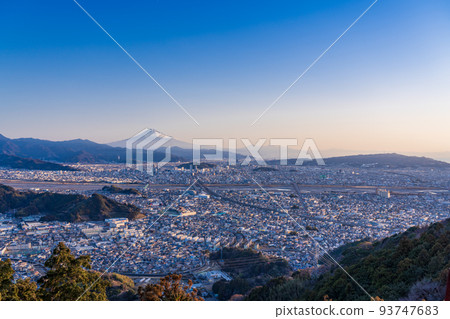 （靜岡縣）靜岡市街景和富士山/黎明 93747683