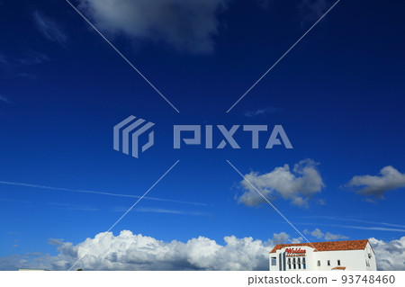 Harmony of blue sky and white clouds 93748460