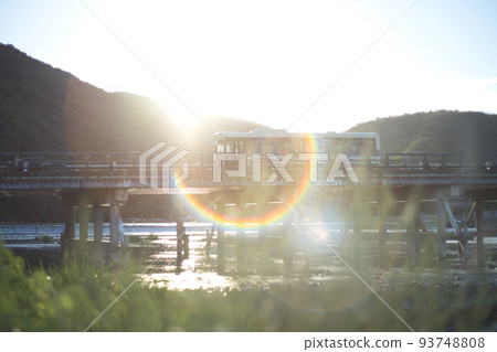 用舊鏡頭拍攝的嵐山渡月橋 用舊鏡頭拍攝的嵐山渡月橋 93748808