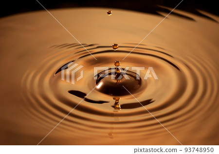 Ripples of water drops brown coffee Ripples of water drops brown coffee 93748950