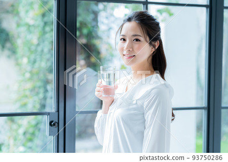 Young woman with a cup 93750286
