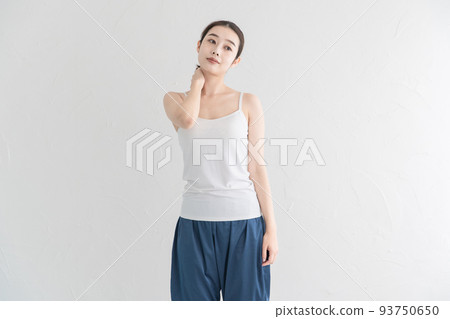Women who stretch and do gymnastics 93750650