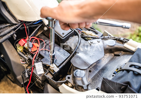Bike maintenance battery replacement 93751071